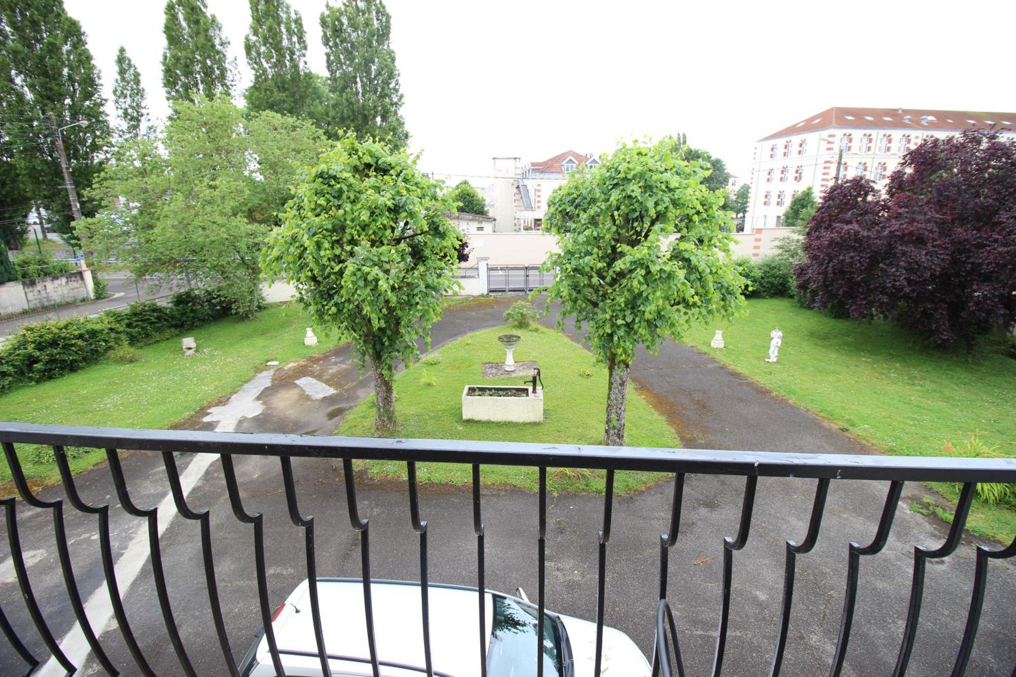 3 Chambres - Tres Grand Jardin Privee - Terrasse Privee - Garage Velo Et Moto - Parking Voiture Privee Dans La Propriete - Gere Par Presta-Zen'Services Thierville-sur-Meuse Bagian luar foto