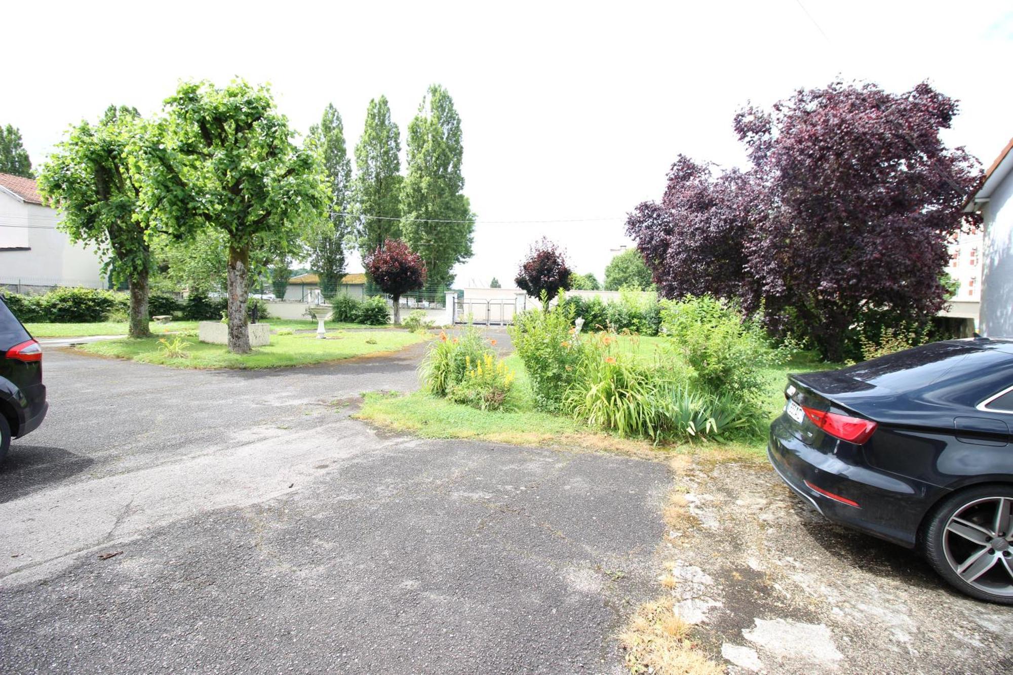 3 Chambres - Tres Grand Jardin Privee - Terrasse Privee - Garage Velo Et Moto - Parking Voiture Privee Dans La Propriete - Gere Par Presta-Zen'Services Thierville-sur-Meuse Bagian luar foto