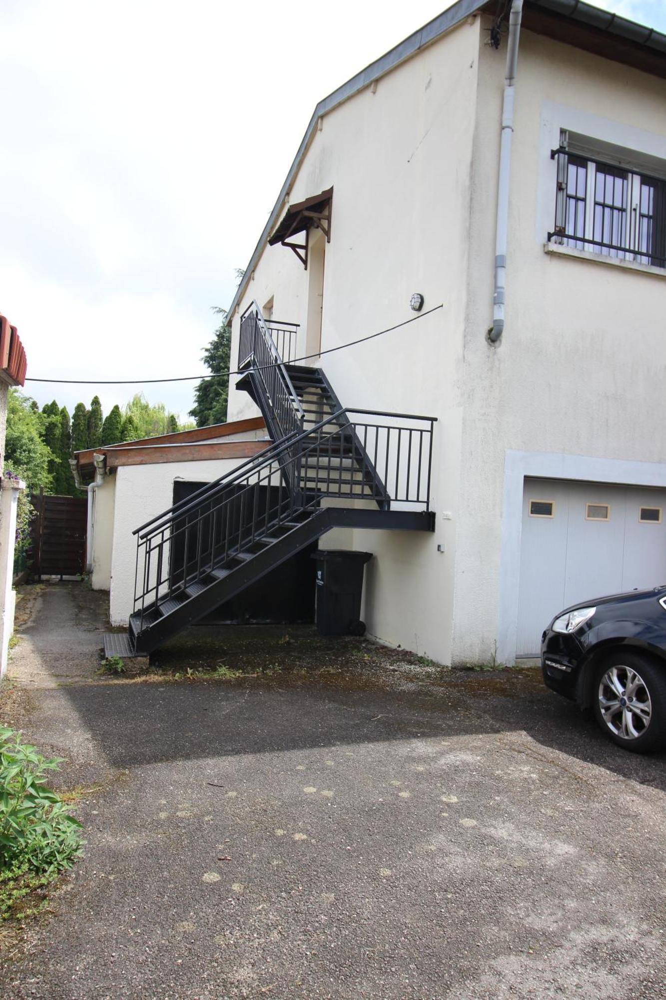 3 Chambres - Tres Grand Jardin Privee - Terrasse Privee - Garage Velo Et Moto - Parking Voiture Privee Dans La Propriete - Gere Par Presta-Zen'Services Thierville-sur-Meuse Bagian luar foto
